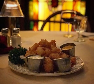 A plate of cheese curds.